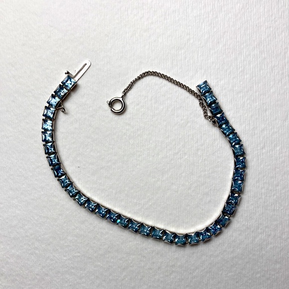 Weiss Line Bracelet - Picture 4 of 4